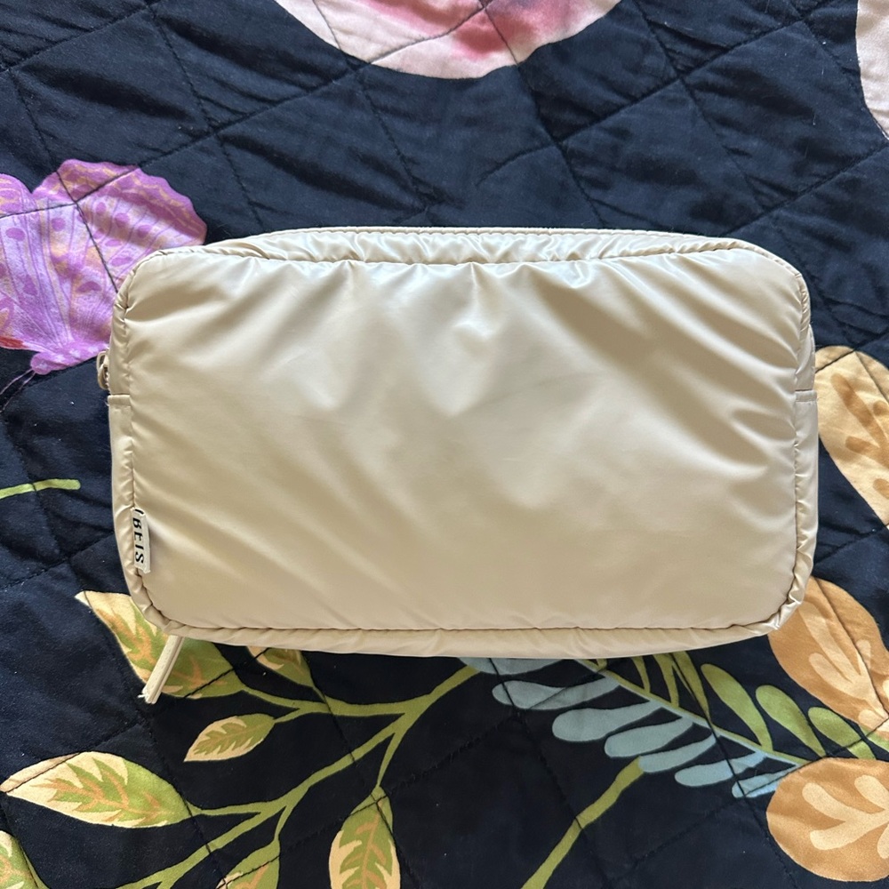 Beis Expandable Pouch / belt bag in Beige turns into backpack